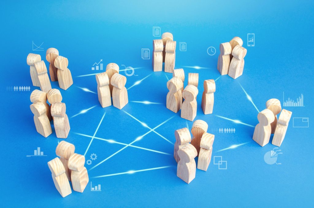 Wooden figures representing business connections and digital platforms for efficient operations.